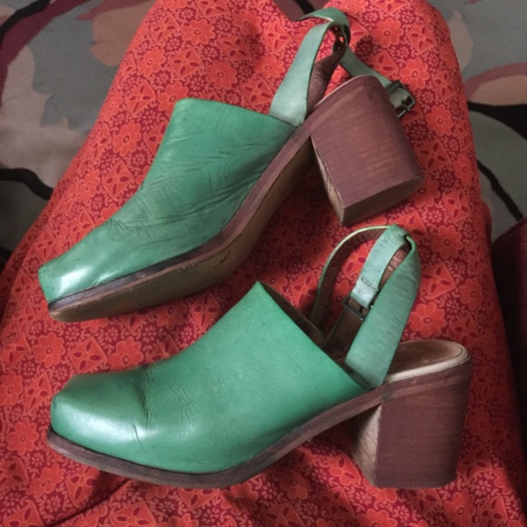 intentionally blank Shoes - Green Intentionally Blank HONCHO Slingback Mule 40